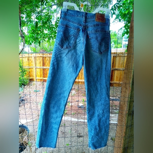 H&M Distressed Jeans! - Picture 9 of 12